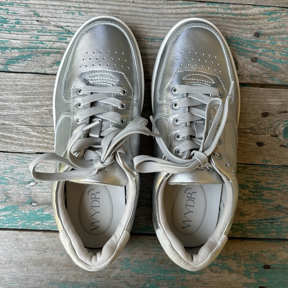 WYDR Studios Nomad Leather Everyday Sneakers Women's Size 8 Wide Silver Metallic